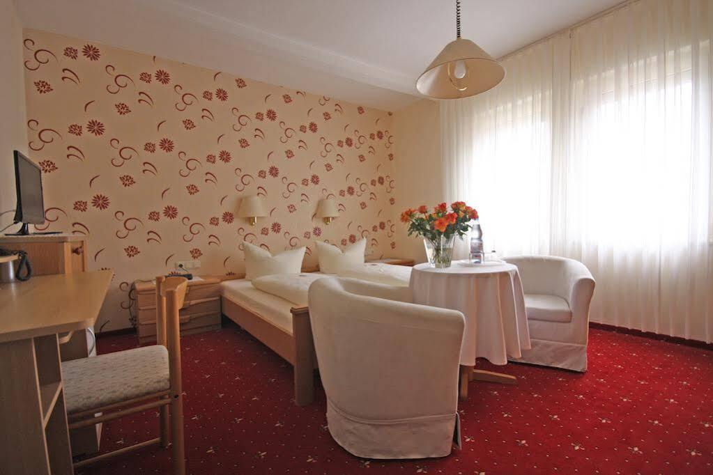 Haus Am Kurpark Hotel Garni 巴特施泰本 外观 照片